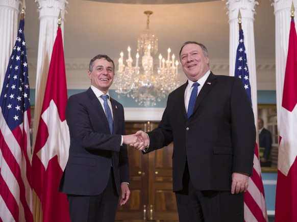 Ignazio Cassis (l.) und Mike Pompeo am 7. Februar 2019 in Washington - nun kommt Pompeo in die Schweiz. (Archivbild)