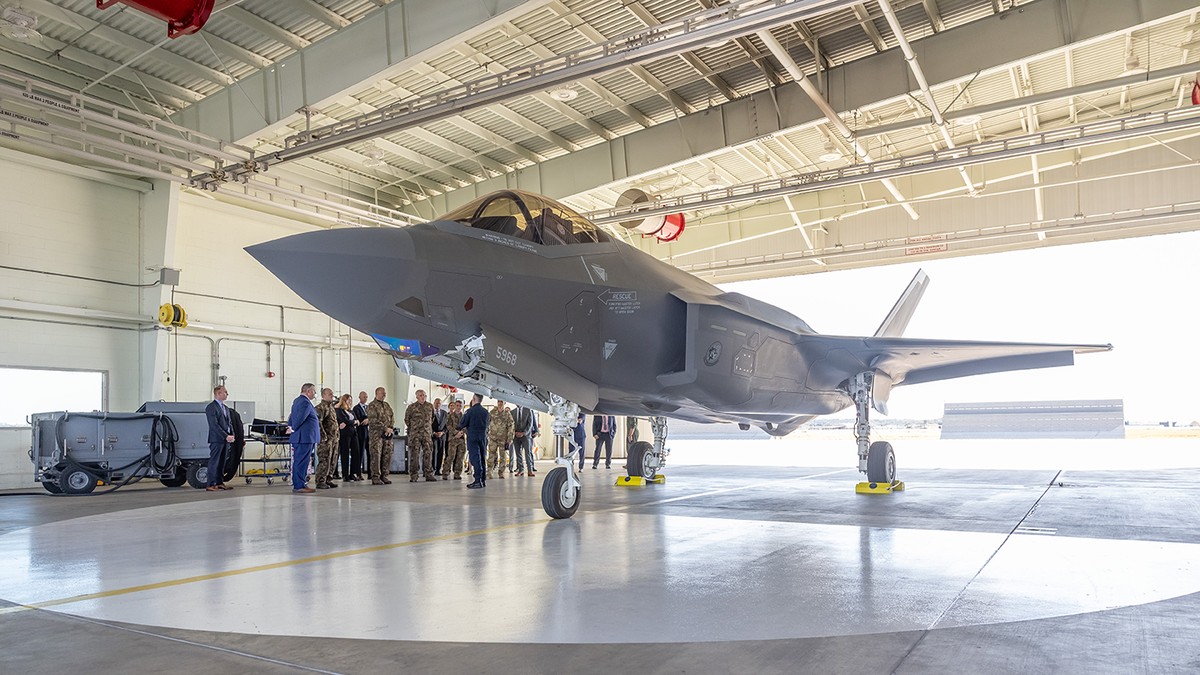 Swiss defence chief faces speculation amid costly military projects