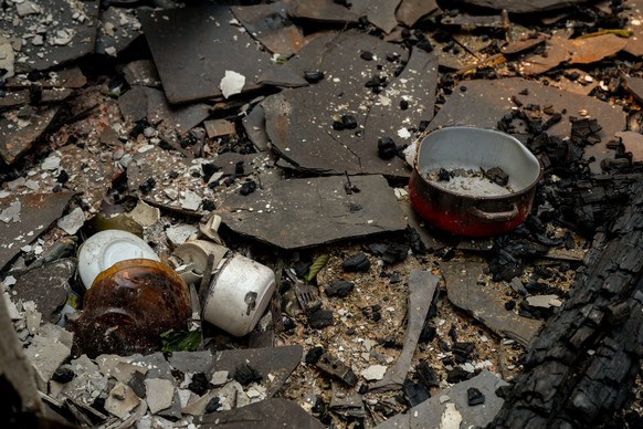 epa12308870 Coocking pots and broken glass can be seen in a home ravaged by an ongoing wildfire in San Vicente, Ourense province, Spain, 18 August 2025. EPA/BRAIS LORENZO