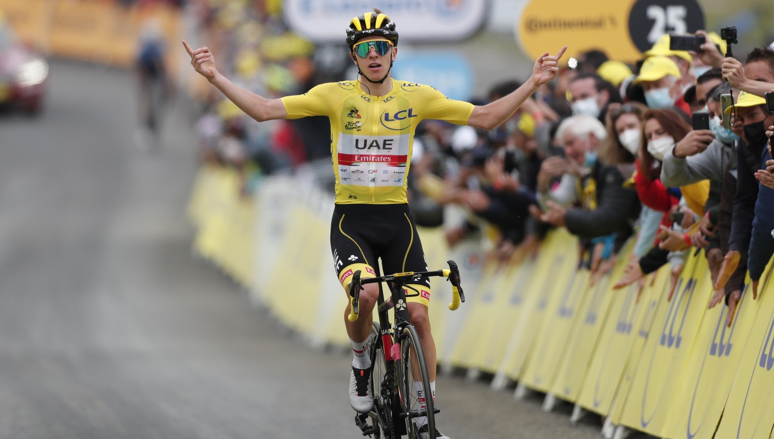 epa09346609 Yellow Jersey Slovenian rider Tadej Pogacar of the UAE-Team Emirates wins the 18th stage of the Tour de France 2021 over 129.7 km from Pau to Luz Ardiden, France, 15 July 2021. EPA/GUILLAU ...