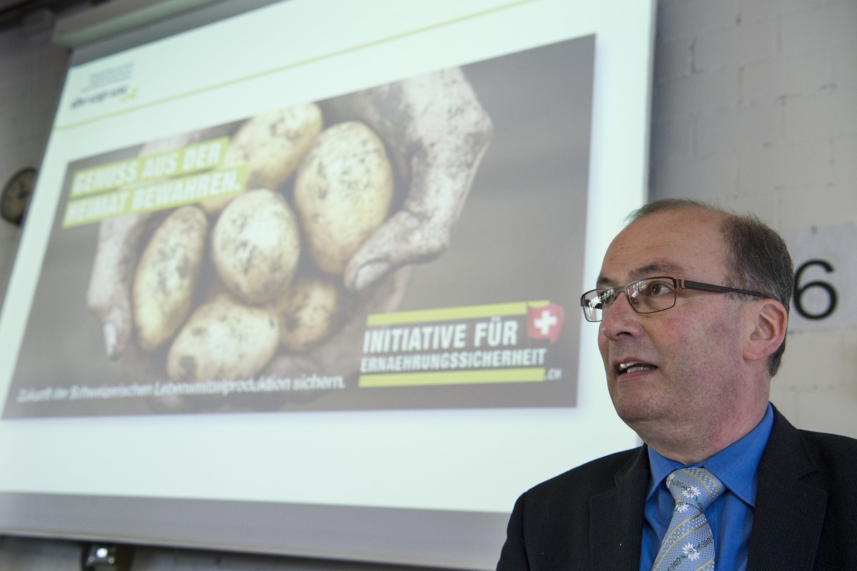 Markus Ritter, Praesident Schweizerischer Bauernverband (SBV), berichtet an der Jahres-MK des Bauernverbandes ueber die Zukunft der jungen Landwirte im globalisierten Markt am Dienstag, 5. Januar 2016 ...