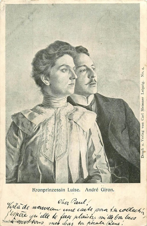 Die gezeigte und zelebrierte Intimität ist skandalös: Luise mit ihrem Liebhaber André Giron auf einer Postkarte.
