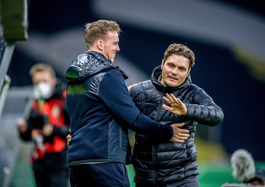 Leipzigs Trainer Julian Nagelsmann mit Dortmunds Trainer Edin Terzic / DFB-Pokalfinale 2021, RB Leipzig - Borussia Dortmund 1:4 / 13. Mai 2021, Berlin Olympiastadion. RB Leipzig - Borussia Dortmund 1: ...