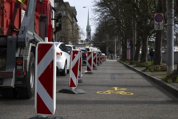 Die temporaere Velospur auf dem Neumuehlequai, am Freitag, 27. Maerz 2026 in Zuerich. Der Regierungsrat des Kantons Zuerich hat den Stadtrat von Zuerich informiert, dass er eine von der Stadt vorgenom ...