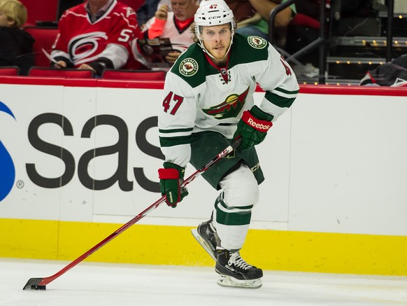 12.11.2015; Raleigh; Eishockey NHL - Carolina Hurricanes - Minnesota Wild;
Christoph Bertschy (Minnesota) 
(Reagan Lunn/Zuma Sports Wire/freshfocus)