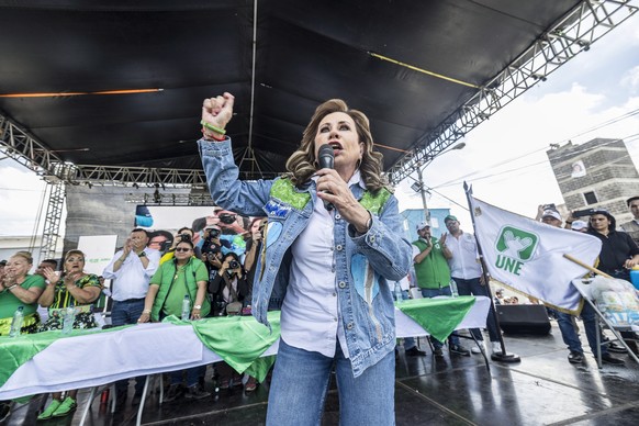 epa10708587 Sandra Torres (C), former first lady of Guatemala and presidential candidate for the National Unity of Hope (UNE) party, speaks onstage during her closing election campaign event at the La ...