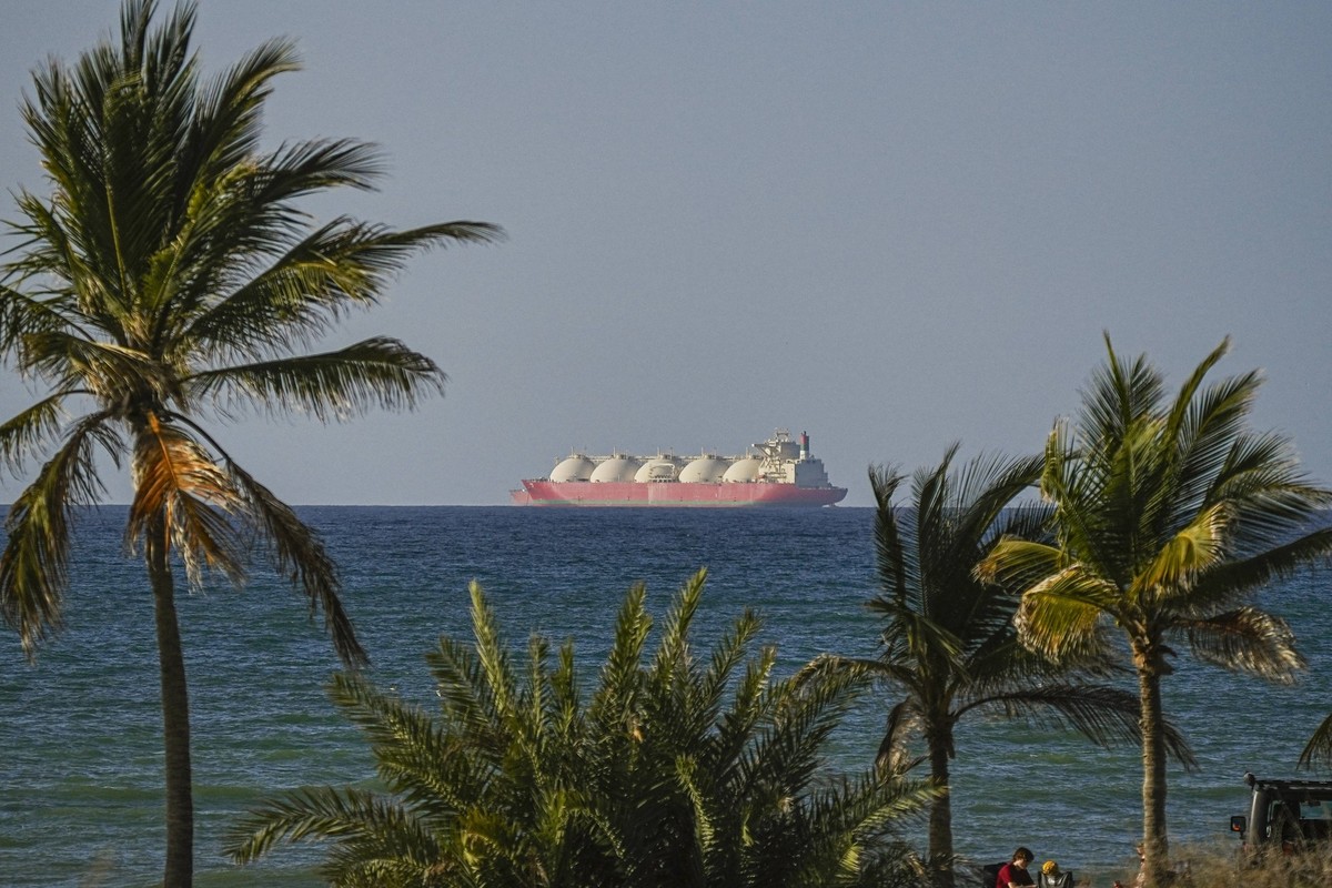 Vessels pass through Strait of Hormuz following US-Iran ceasefire OMAN - APRIL 08: A view of the vessels passing through Strait of Hormuz following the two-week temporary ceasefire reached between the ...