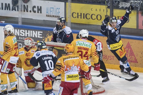 Die Zuger mit Dario Simion, rechts, feiern das 3:1 beim Eishockey Meisterschaftsspiel in der Qualifikation der National League zwischen dem EV Zug und den SCL Tigers vom Freitag, 19. Oktober 2018 in Z ...