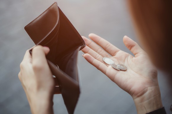 Portemonnaie Geldbeutel leer. Kein Geld.