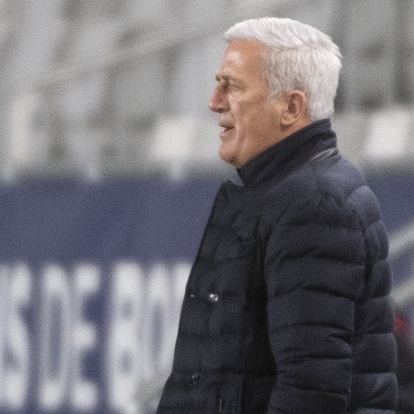 epa09672530 Girondins Bordeaux?s coach Vladimir Petkovic reacts during the France League 1 soccer match between Girondins Bordeaux and Olympique Marseille in Bordeaux, France, 07 January 2022. The mat ...