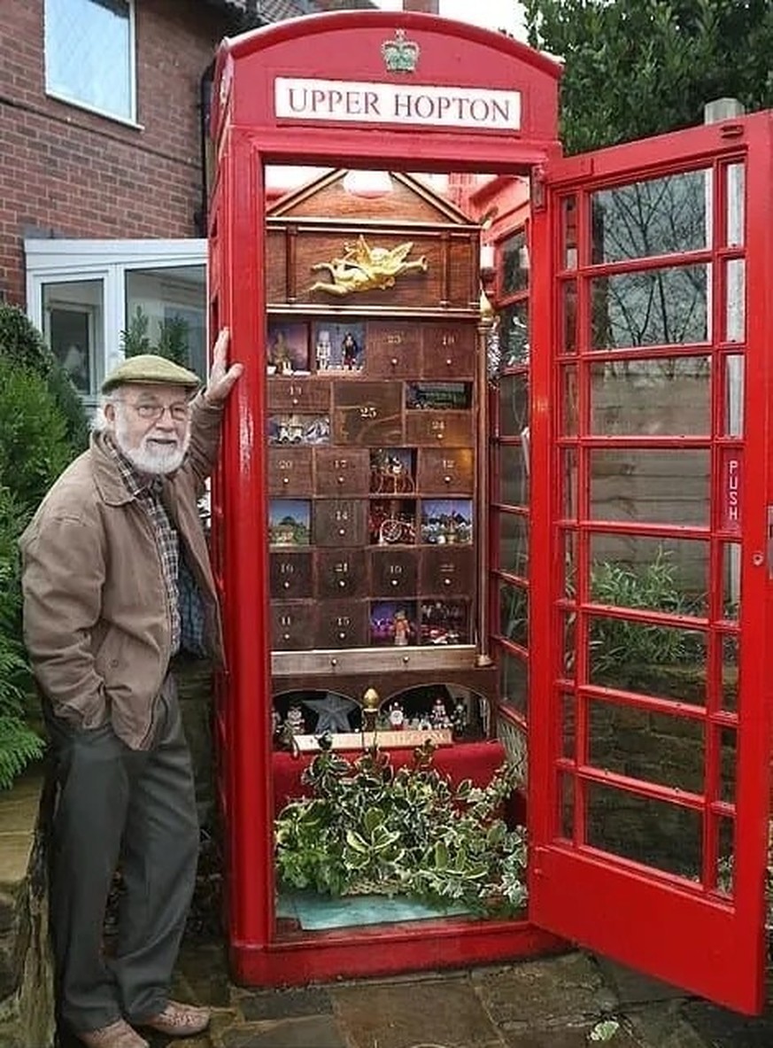 Rote Telefonzellen und Ihre Umnützungen. 

https://www.thetelephoneboxes.com/gallery-the-telephone-box.html