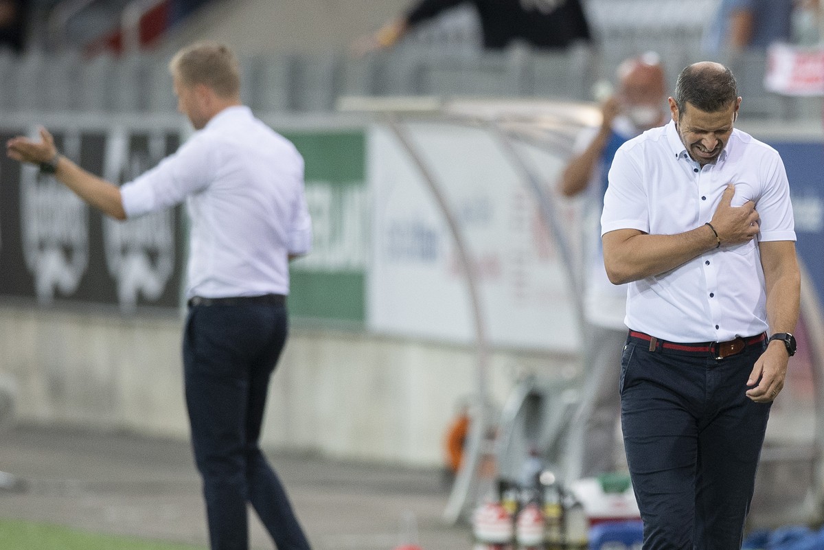 Vaduz' Cheftrainer Mario Frick gestikuliert im Fussball Barrage Rueckspiel zwischen dem FC Thun aus der Super League und dem FC Vaduz aus der Challenge League, am Montag, 10. August 2020, in der  ...