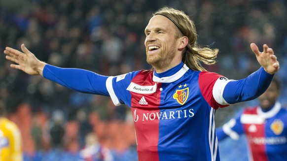Basels Michael Lang jubelt ueber das 1-0, im Viertelfinal des Schweizer Cups zwischen dem FC Basel 1893 und dem FC Luzern, im St. Jakob-Park Stadion in Basel, am Mittwoch, 29. November 2017. (KEYSTONE ...