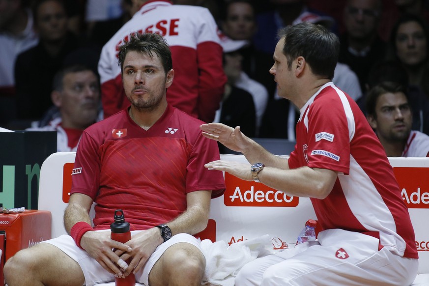 Ein hochkonzentrierter Wawrinka mit Lüthi auf der Bank: Hört er überhaupt zu?