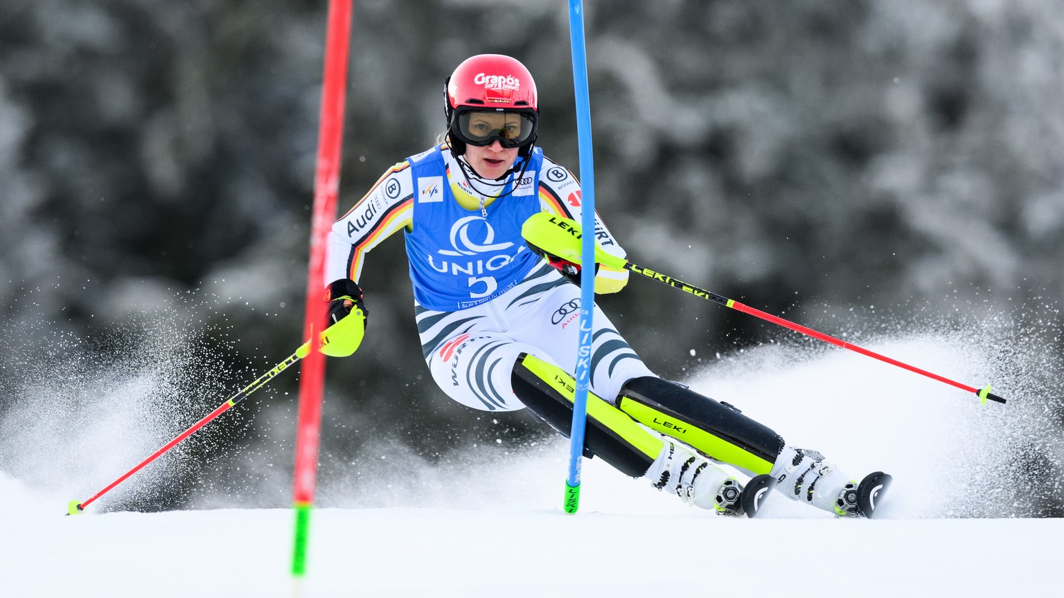 epa10437752 Lena Duerr of Germany in action during the first run of the Women&#039;s Slalom race at the FIS Alpine Skiing World Cup in Spindleruv Mlyn, Czech Republic, 29 January 2023. EPA/VLASTIMIL V ...
