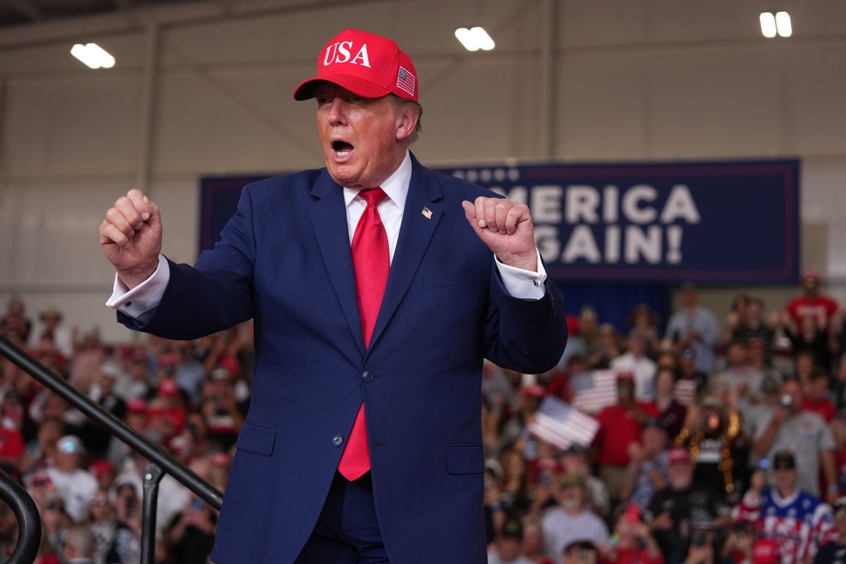 President Donald Trump dances at a campaign rally at Dalton Municipal Airport, Friday, Oct. 16, 2026, in Dalton Ga. (AP Photo/Mark Schiefelbein)
Donald Trump