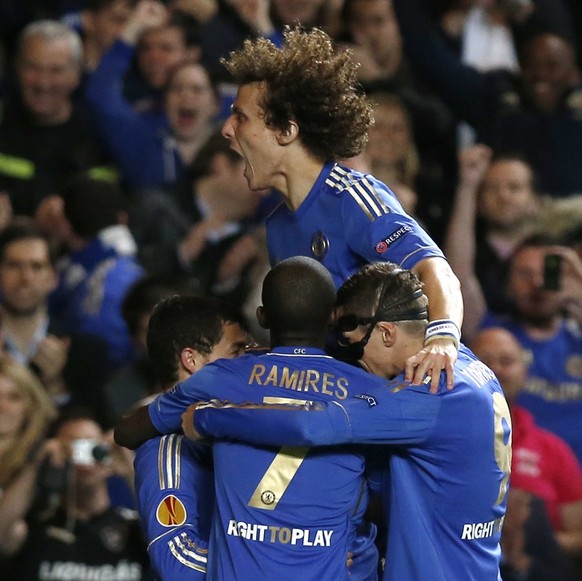 Chelsea&#039;s players celebrate Victor Moses&#039; goal against Basel during their Europa League semifinal second leg soccer match at Stamford Bridge, London, Thursday, May 2, 2013. (AP Photo/Sang Ta ...