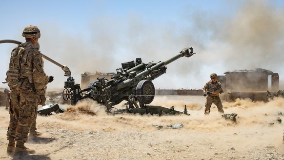 US-Soldaten mit einer M777-Haubitze in Afghanistan.