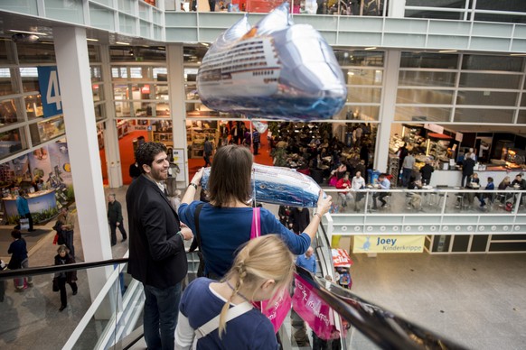 Besucher an der grössten Ferienmesse der Schweiz.