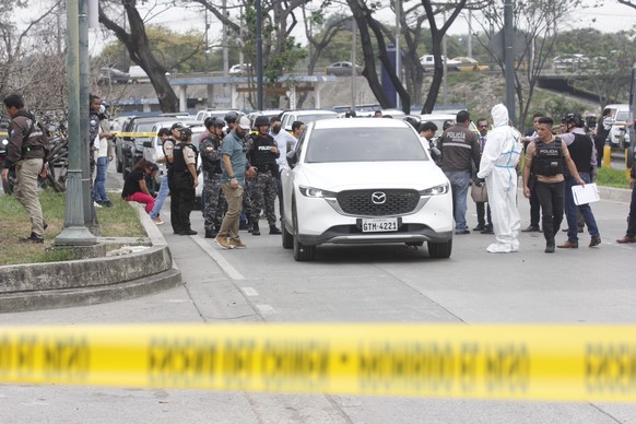 epa11086056 Police investigate the vehicle riddled with bullet hols in which Ecuadorian prosecutor Cesar Suarez was found murdered in an area north of Guayaquil, Ecuador, 17 January 2024. Suarez was i ...