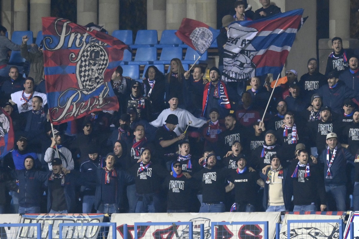 Basel's fans shout during the Europa Conference League, group H soccer match between FC Pyunik and FC Basel 1893 at the Vazgen Sargsyan stadium in Yerevan, Armenia, Thursday, Nov. 3, 2022. (AP Ph ...