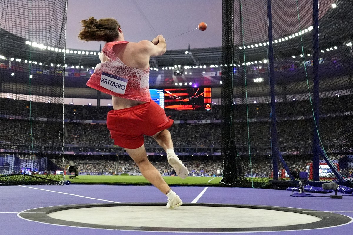 Ethan Katzberg, of Canada, competes in the men's hammer throw final at the 2024 Summer Olympics, Sunday, Aug. 4, 2024, in Saint-Denis, France. (AP Photo/Bernat Armangue)
Ethan Katzberg
