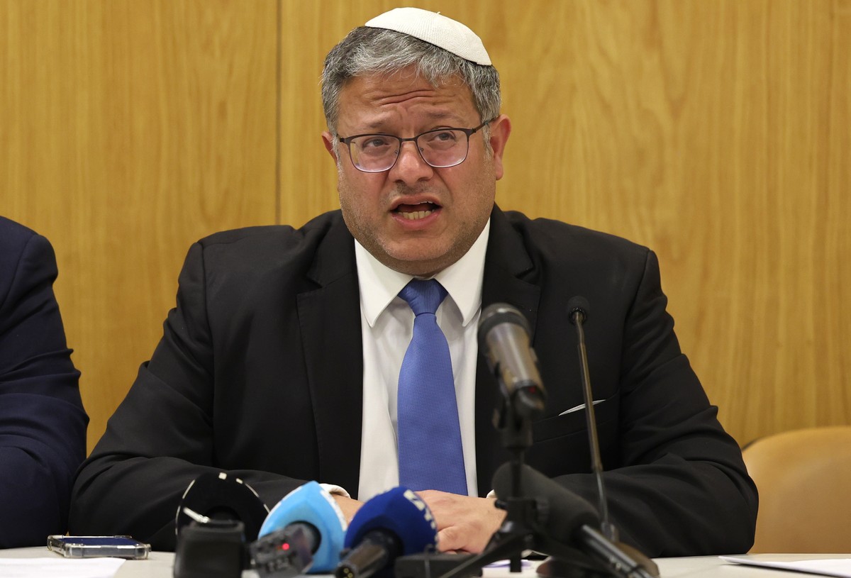 epa11387396 Itamar Ben Gvir, Israeli national security minister and leader of the far right wing, Otzma Yehudit political party, speaks during his party meeting at the Knesset, the Israeli parliament  ...