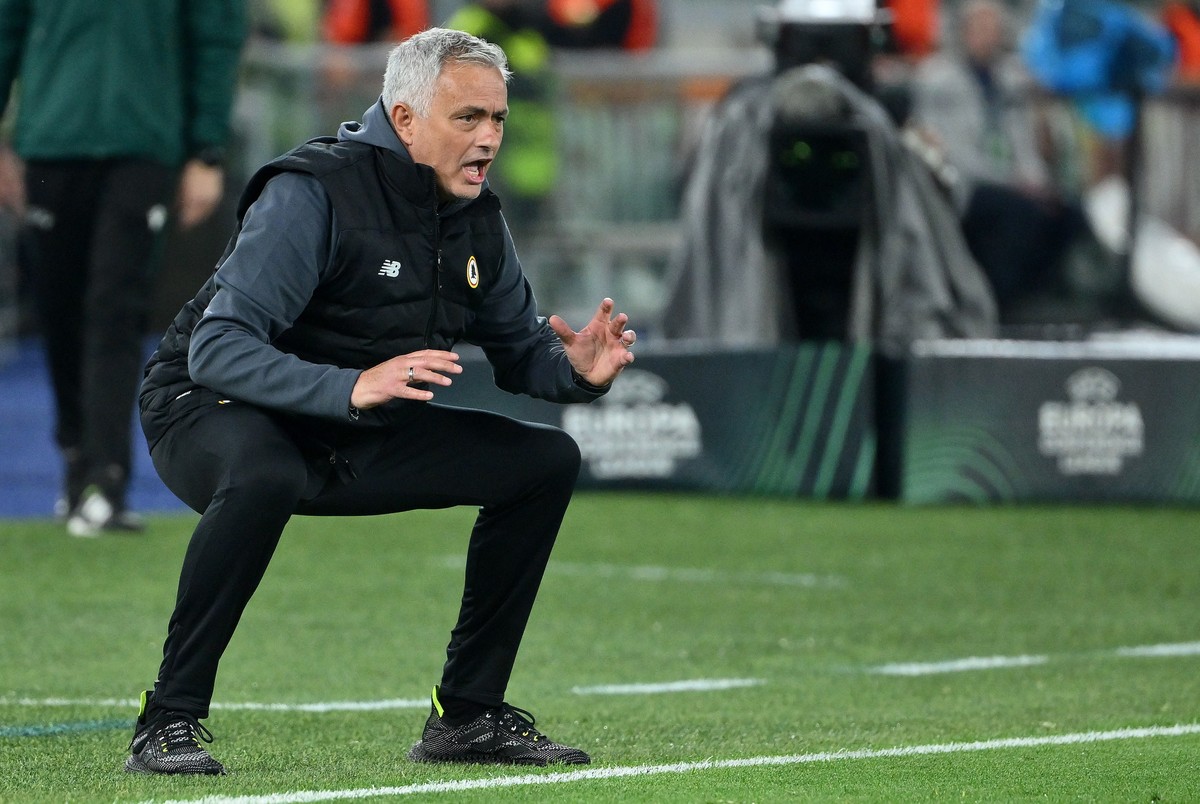 epa09929023 AS Roma's head coach Jose Mourinho reacts during the UEFA Conference League semifinal, second leg soccer match between AS Roma and Leicester City at Olimpico stadium in Rome, Italy, 0 ...