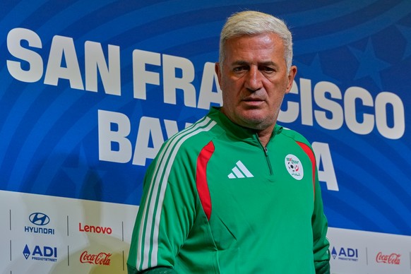 Algeria head coach Vladimir Petkovic speaks during a news conference ahead of a World Cup Group J soccer match against Jordan, Sunday, June 21, 2026, in Santa Clara, Calif. (AP Photo/Eugene Hoshiko)
V ...