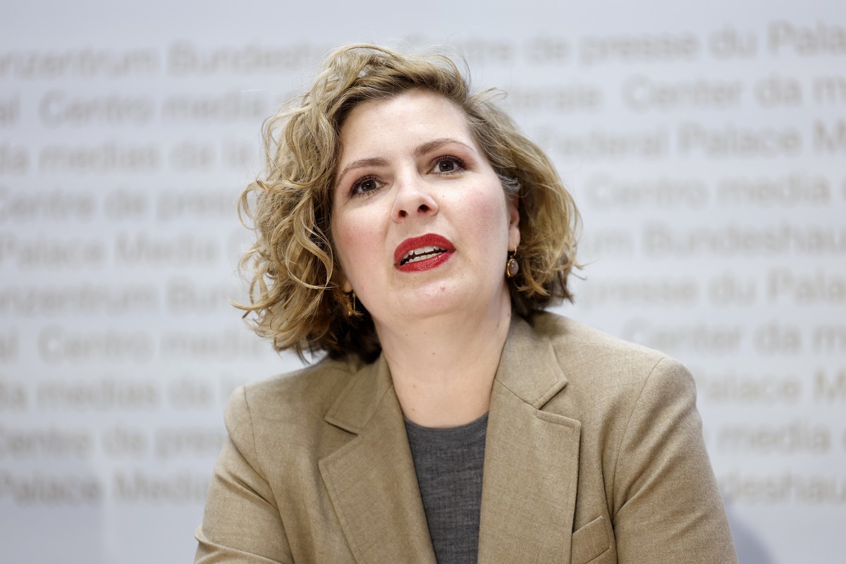 Melanie Mettler, Nationalraetin GLP-BE, spricht waehrend einer Medienkonferenz des Komitees "Nein zur Renteninitiative", am Dienstag, 16. Januar 2024 in Bern. (KEYSTONE/Peter Klaunzer)