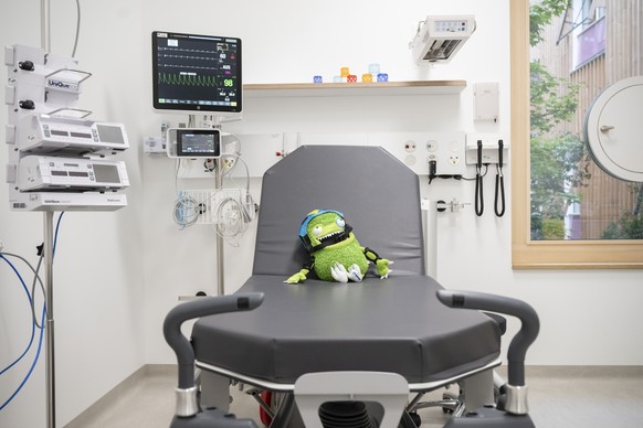 Blick in den Neubau von Herzog und de Meuron anlaesslich der Einweihung des neuen Kinderspitals in Zuerich-Lengg, aufgenommen am Dienstag, 1. Oktober 2024 in Zuerich. (KEYSTONE/Ennio Leanza)