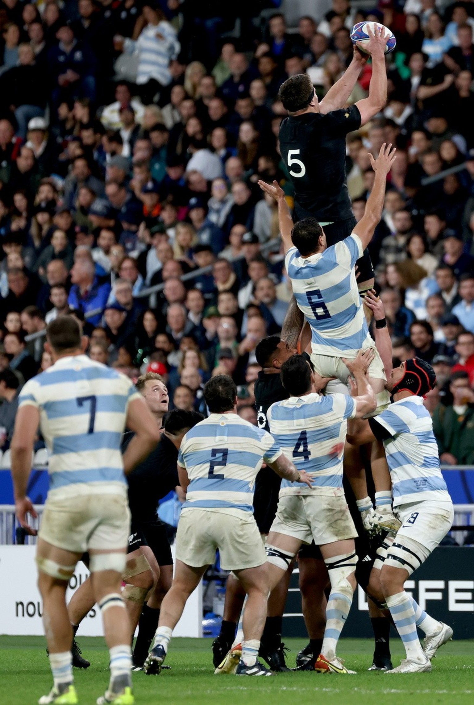 epa10929743 Scott Barrett of New Zealand makes a catch from a line-out during the Rugby World Cup 2023 semi final match between Argentina and New Zealand in Saint-Denis, France, 20 October 2023. EPA/M ...