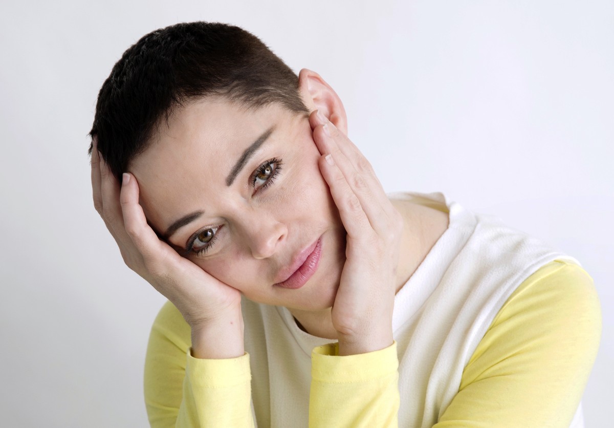 Rose McGowan poses for a portrait in New York on Wednesday, Jan. 31, 2018, to promote her book "Brave." (Photo by Taylor Jewell/Invision/AP)