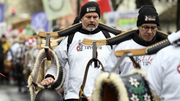 Demonstration against the Corona measures in Zurich on Saturday, January 8, 2022. (KEYSTONE/Walter Bieri)