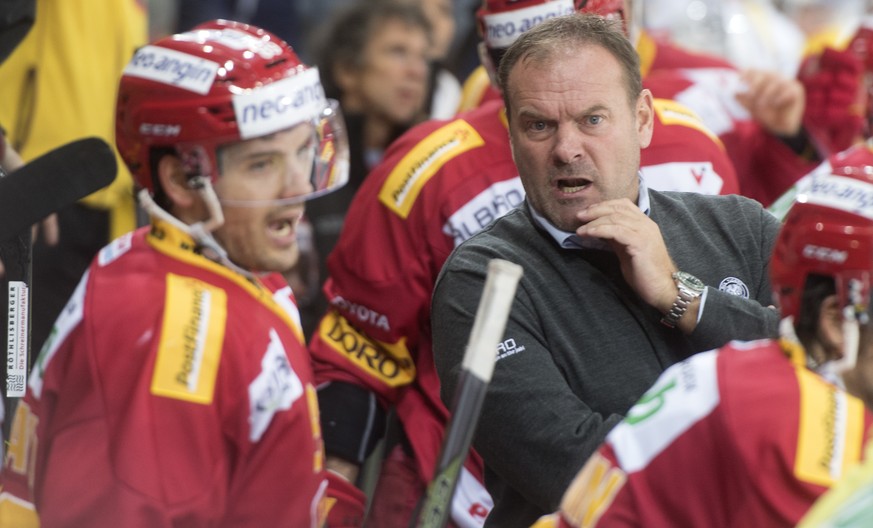 Tigers Trainer Heinz Ehlers, Mitte, gibt Anweisungen, waehrend dem Eishockey Meisterschaftsspiel der National League A zwischen den SCL Tigers und dem HC Ambri-Piotta, am Dienstag, 4. Oktober 2016, in ...