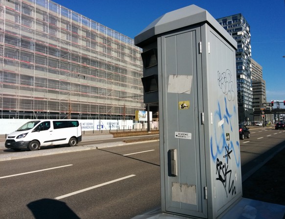 Radarfalle stadteinwärts an der Pfingstweidstrasse.