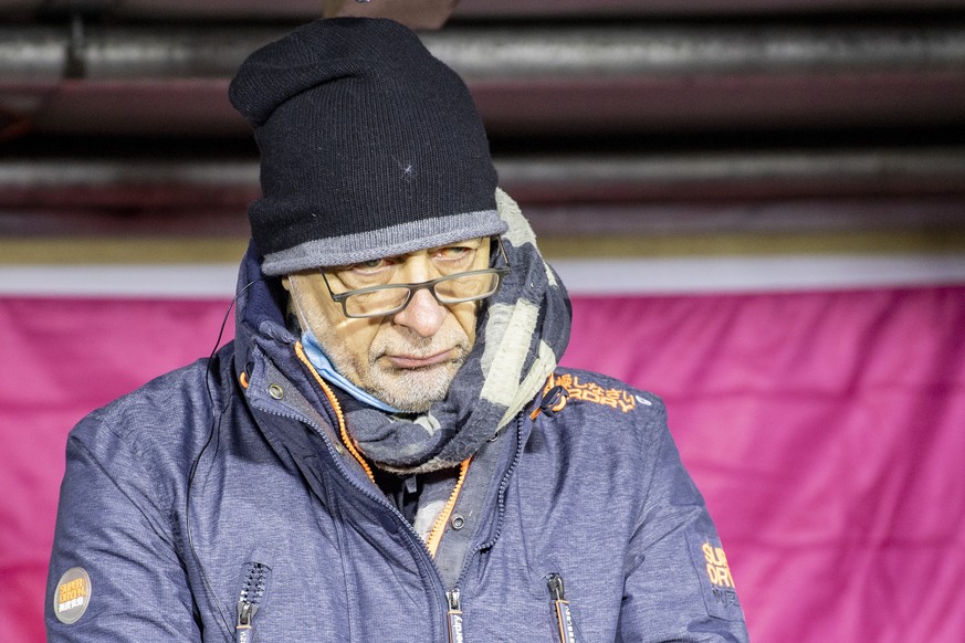 Der Hausarzt Gianmarco Sala aus Altdorf bei seiner Rede anlaesslich einer Kundgebung des Aktionsbuendnis Urkantone fuer eine vernuenftige Corona-Politik auf dem Hauptplatz in Schwyz vom Samstag, 9. Ja ...