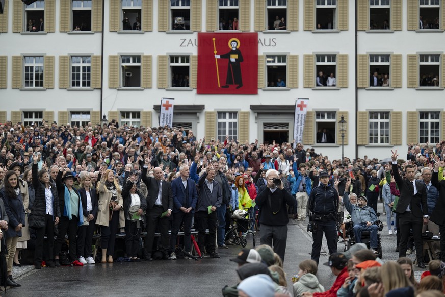 Die Landsgemeinde beim Schwur am Sonntag, 5. Mai 2024 in Glarus. Die Versammlung, die jedes Jahr am ersten Mai-Sonntag stattfindet, ist das oberste gesetzgebende Organ des Gebirgskantons. Sie ist eine ...
