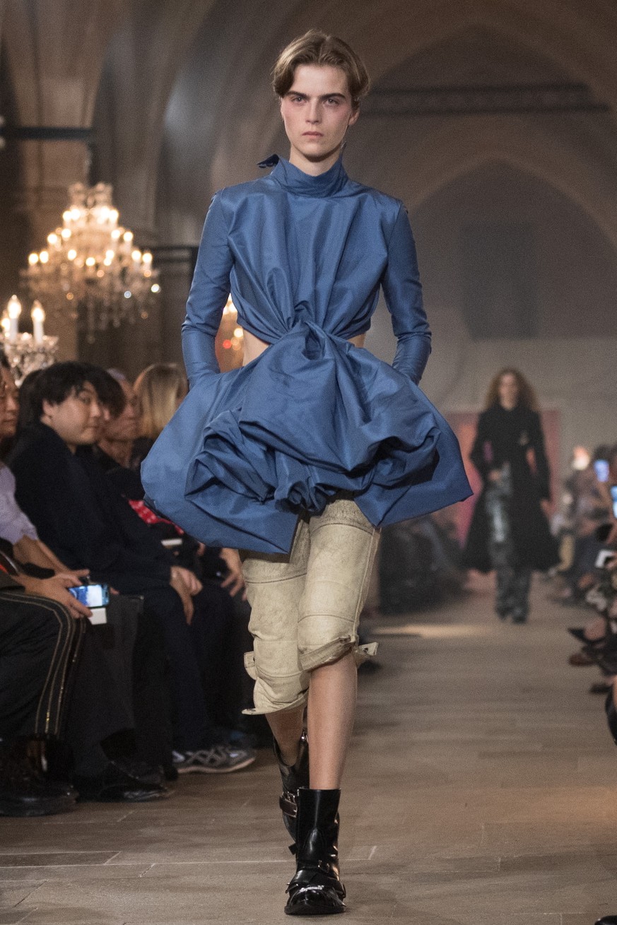 epa13273436 A model presents a creation from the Spring/Summer 2027 collection by Acne Studios fashion house during Paris Fashion Week, in Paris, France, 30 September 2026. The presentation of Paris F ...