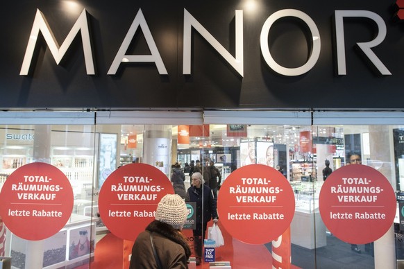Totalraeumungsverkauf vor der Schliessung des Warenhaus Manor an der Bahnhofstrasse, aufgenommen am Mittwoch, 29. Januar 2020 in Zuerich. (KEYSTONE/Ennio Leanza)