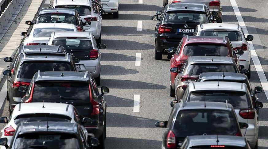 Im Kanton Zug stossen die Autos im Durchschnitt am meisten CO2 aus.