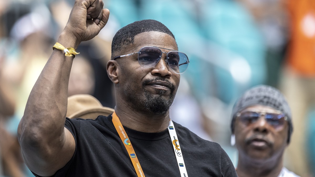 epa10551263 US actor Jamie Foxx gestures during the match between Daniil Medvedev of Russia and Christopher Eubanks from USA during the Men's Singles Quarterfinals of the 2023 Miami Open tennis t ...