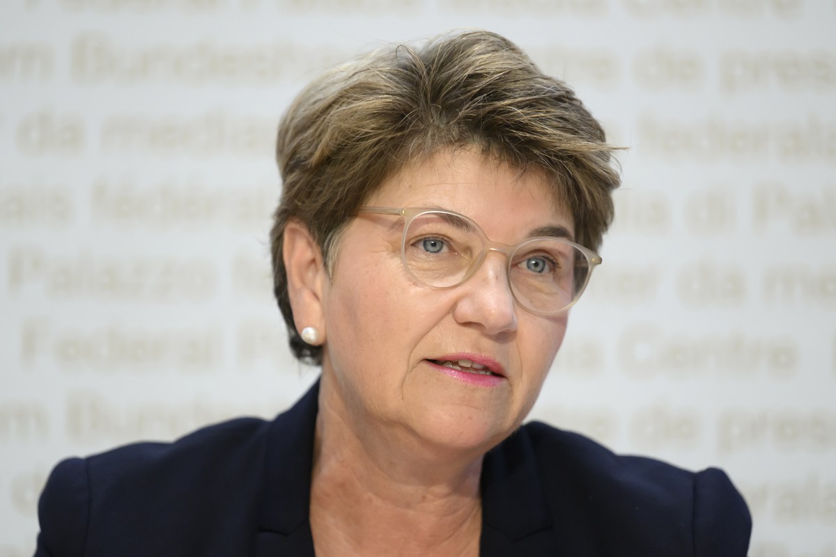 Bundesraetin Viola Amherd spricht an einer Medienkonferenz ueber das Thema "Vorstellung des neuen Direktors NDB / Revision des Nachrichtendienstgesetzes", am Donnerstag, 19. Mai 2022, im Med ...