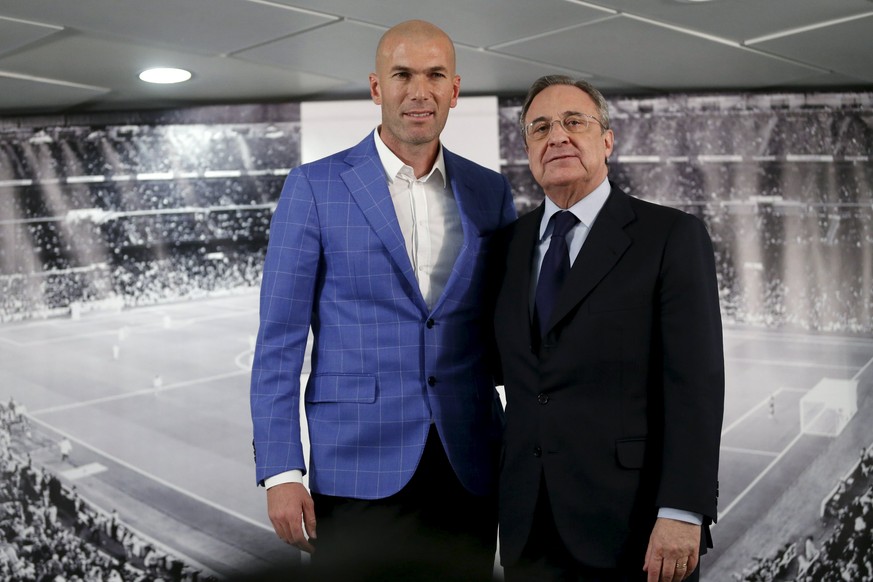 Was führen sie im Schilde? Real Madrids Trainer Zinédine Zidane und Präsident Florentino Perez.