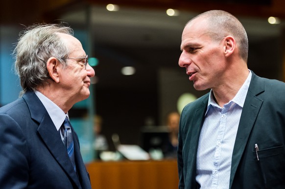 Italiens Finanzminister&nbsp;Pier Carlo Padoan (links) dementiert: Es soll zu keinen Beschimpfungen gegen Varoufakis (rechts) gekommen sein.