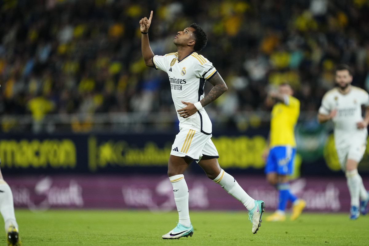 Real Madrid's Rodrygo celebrates scoring his side's opening goal during Spanish La Liga soccer match between Cadiz FC and Real Madrid at the Nuevo Mirandilla stadium in Cadiz, Spain, Sunday, ...