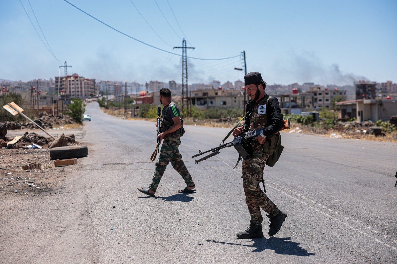 epaselect epa12240523 Syrian security forces deploy amid ongoing clashes in the southern city of Sweida, 16 July 2025. Damascus deployed troops in the predominantly Druze province of Sweida after clas ...
