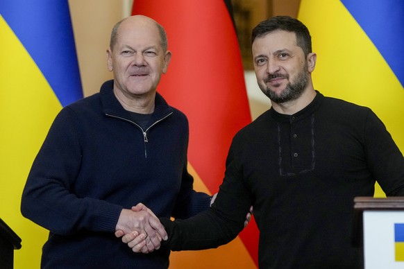 Ukraine&#039;s President Volodymyr Zelenskyy, right, and German Chancellor Olaf Scholz attend a press conference in Kyiv, Ukraine, Monday, Dec.2, 2024. (AP Photo/Evgeniy Maloletka)