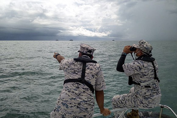 epa09877780 A handout photo released on 08 April 2022 by Malaysian Maritime Enforcement Agency (MMEA) shows members of a rescue team searching for missing divers during a search and rescue mission for ...