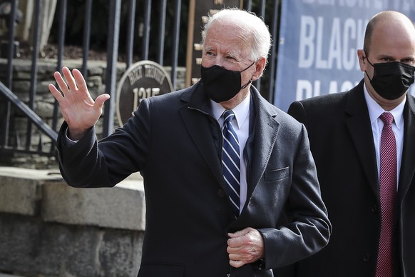 epa08962929 US President Joe Biden, waves as he leaves the Holy Trinity Catholic Church in the Georgetown neighborhood of Washington, DC, USA, 24 January 2021. EPA/Oliver Contreras / POOL